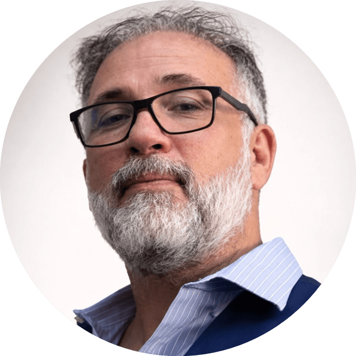 Mtro. Arturo Accio Paredes Santana